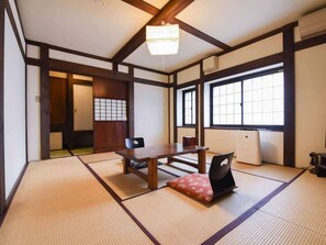 Room - Kyoya (Takayama)
