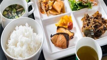 餐饮