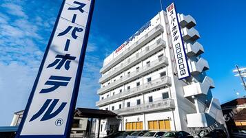A multi-story hotel with a prominent sign indicating it is a hotel.