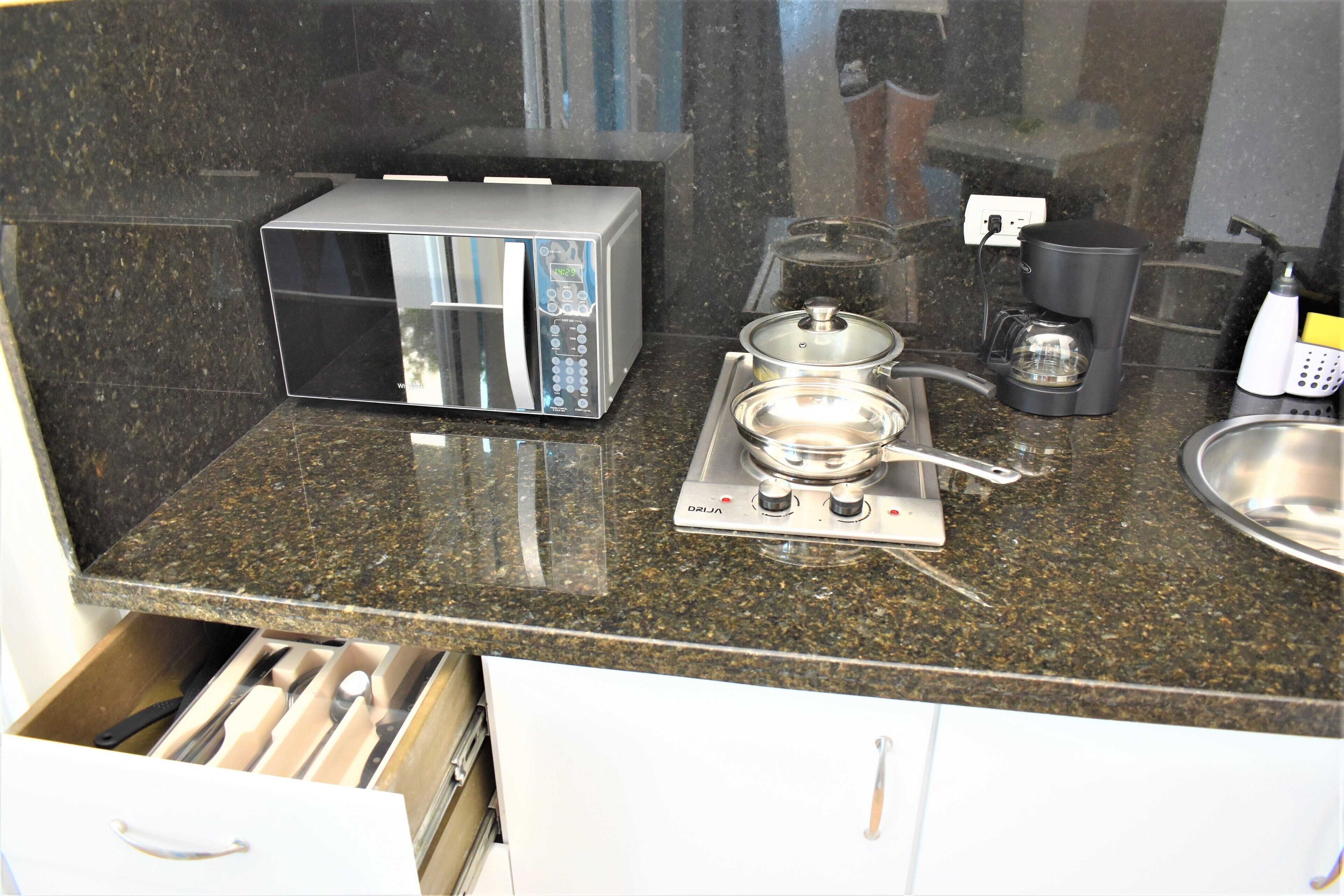 superior studio, kitchen, pool view | private kitchenette