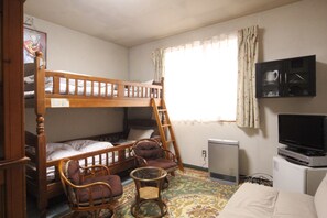 Down duvets, desk, free WiFi, bed sheets
