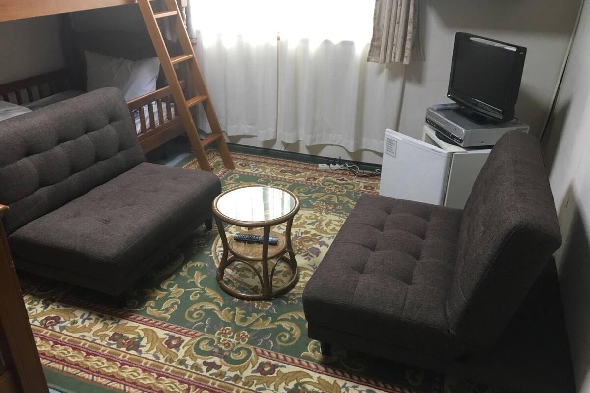 Down duvets, desk, free WiFi, bed sheets