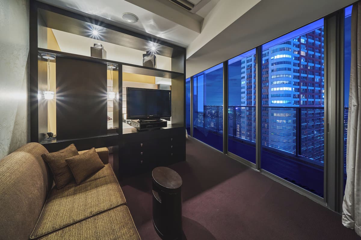 deluxe twin room | 1 bedroom, minibar, in-room safe, individually decorated