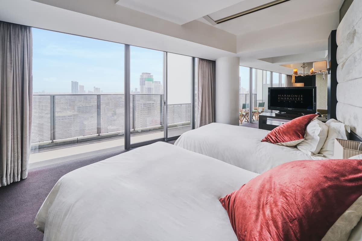 deluxe twin room | 1 bedroom, minibar, in-room safe, individually decorated