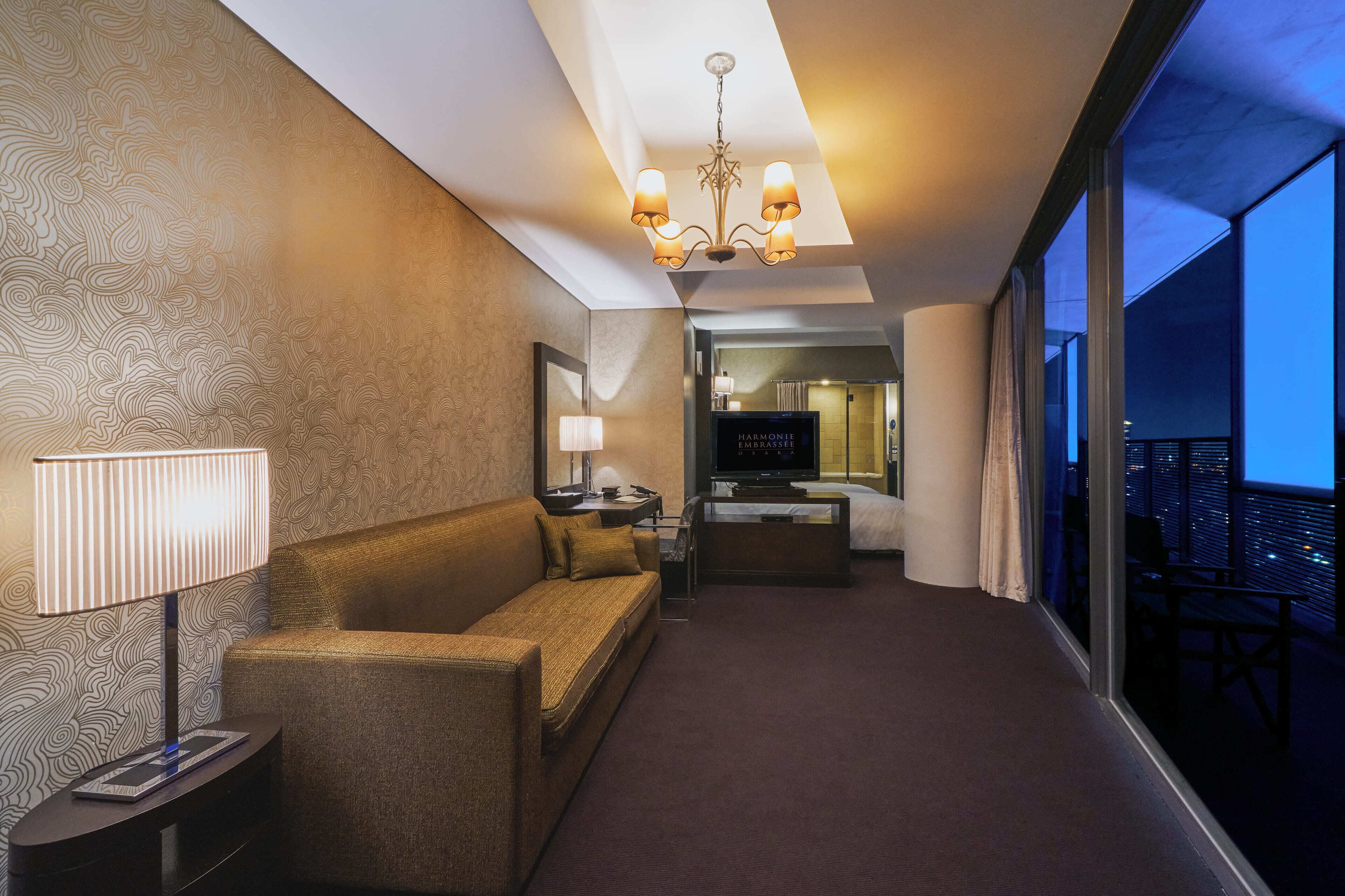 deluxe twin room | 1 bedroom, minibar, in-room safe, individually decorated