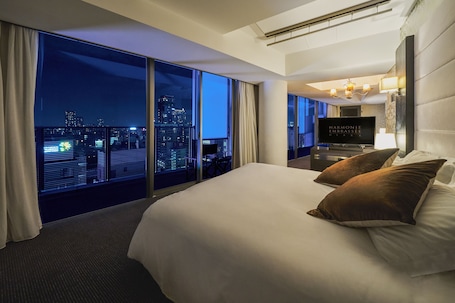 Deluxe Twin Room | Minibar, in-room safe, individually decorated, individually furnished. Harmonie Embrassee Osaka