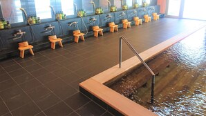 A public restroom with multiple sinks, mirrors, and wooden stools. - Azuki Onsen Kaboku no Yado (Minamiaizu)