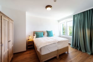 Bureau, lits bébé (gratuits), Wi-Fi gratuit, draps fournis