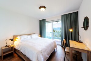 Desk, free cots/infant beds, free WiFi, bed sheets