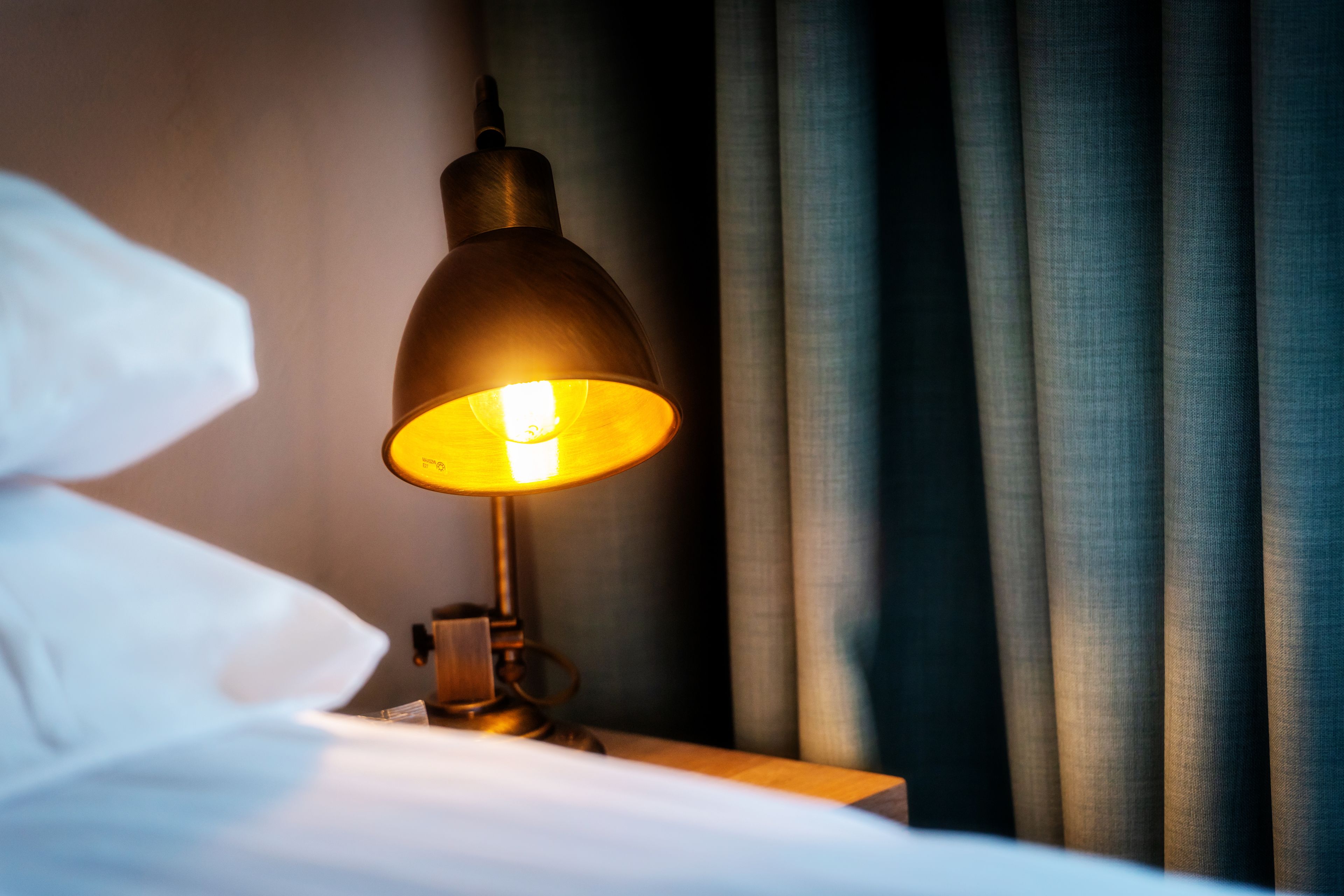 desk, free cots/infant beds, free wifi, bed sheets