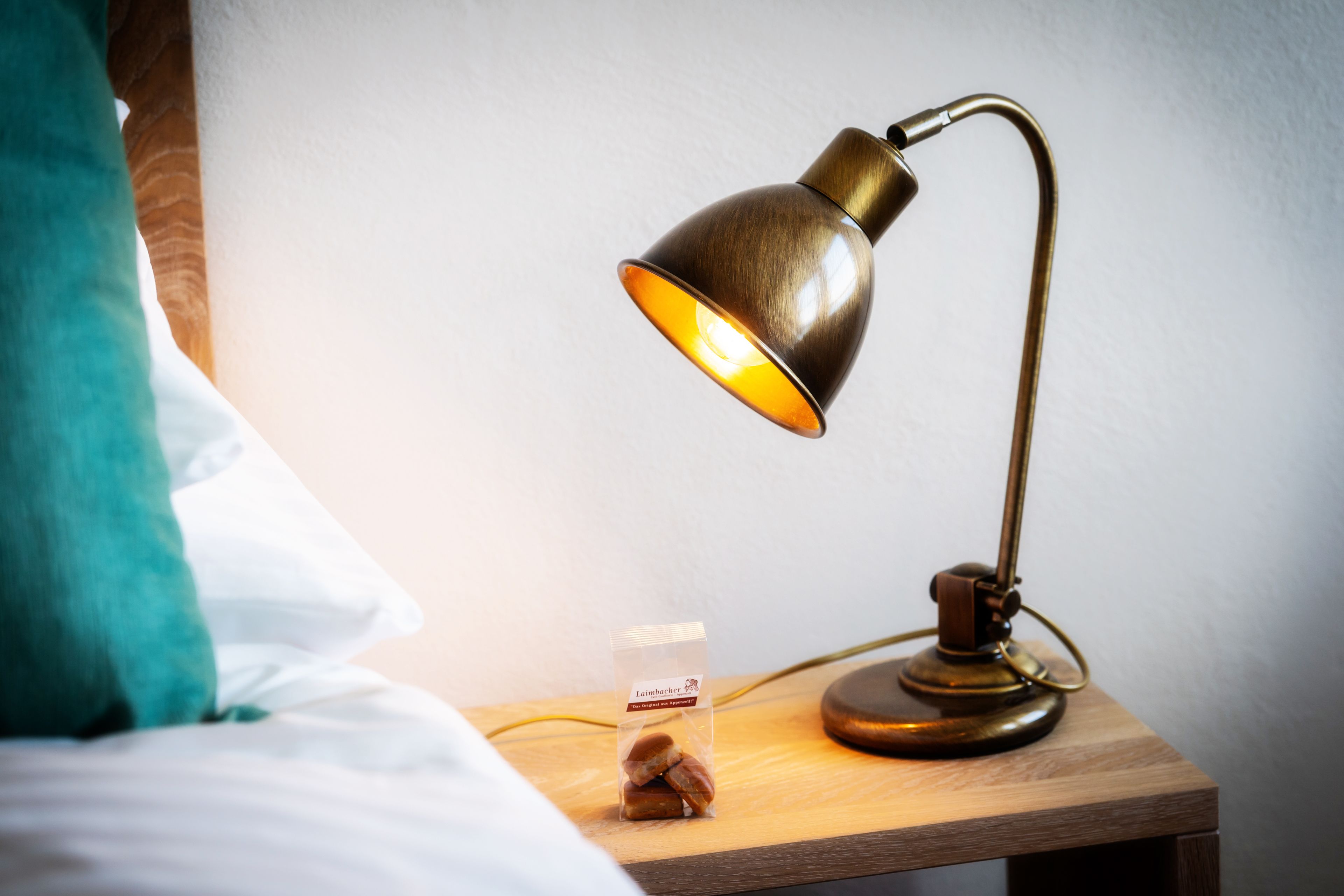 desk, free cots/infant beds, free wifi, bed sheets