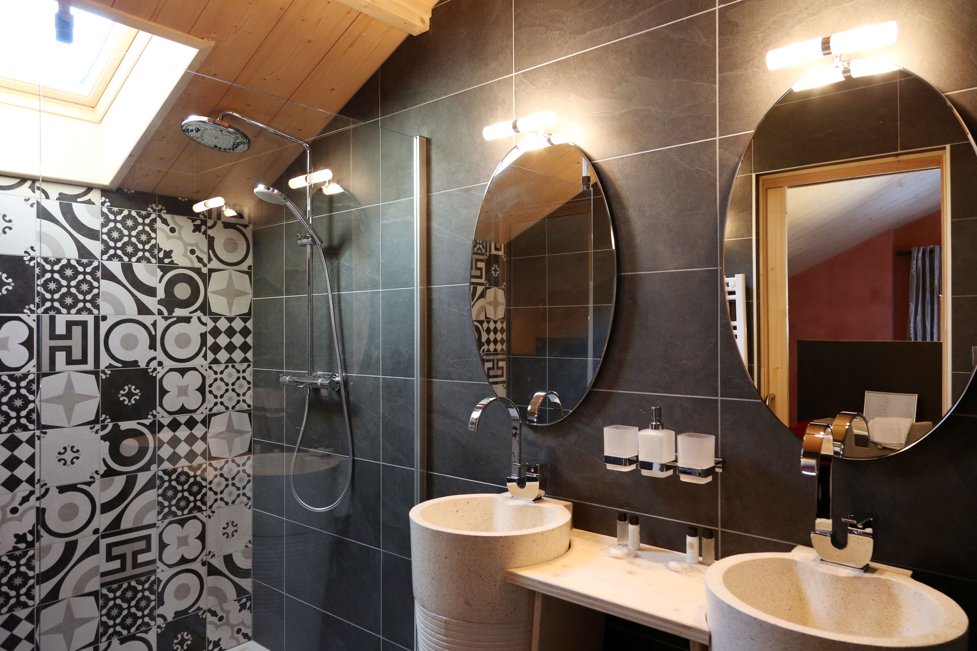 junior suite | bathroom | free toiletries, hair dryer, dressing gowns, slippers