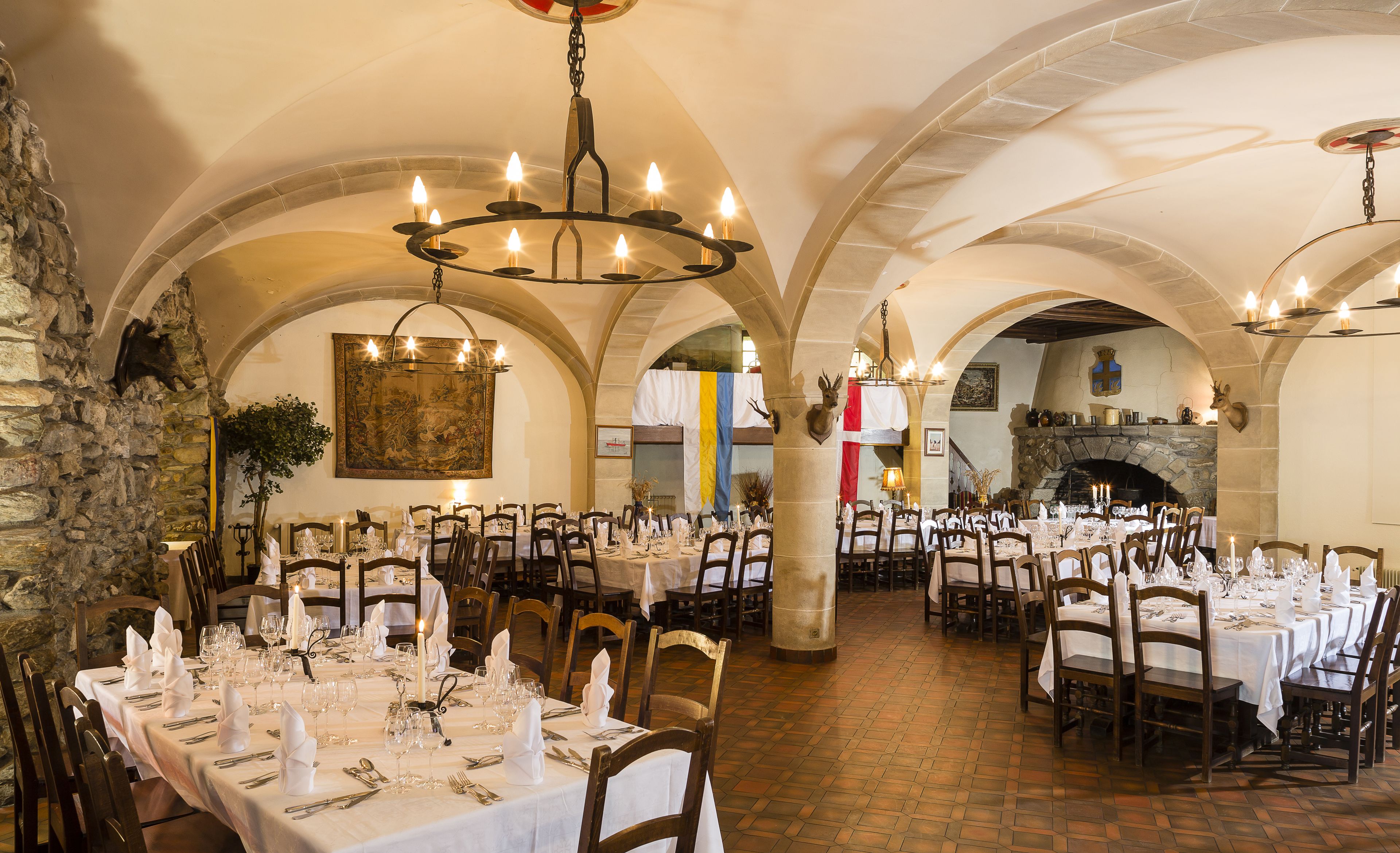 lunch and dinner served, french cuisine