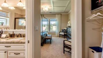 4 chambres, fer et planche à repasser, lit parapluie, Wi-Fi gratuit