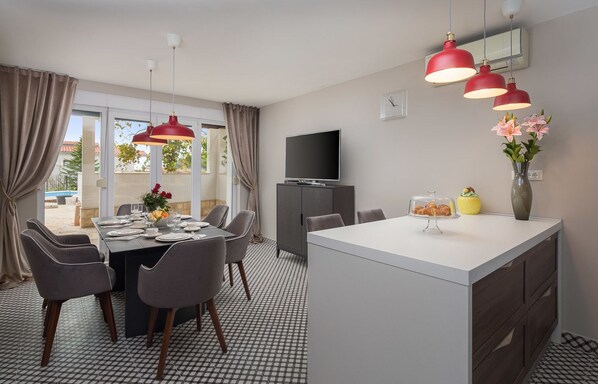 Deluxe House, Multiple Beds, Courtyard View | In-room dining - Vacation house MATER (Split)