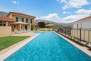 Seasonal outdoor pool - Vacation house MATER (Split)