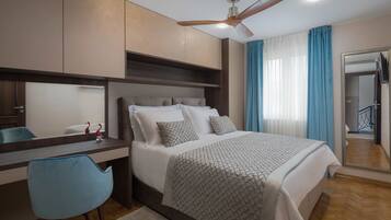 3 عدّة غرف نوم وخزنة داخل الغرفة وبديكورات فريدة لكل غرفة