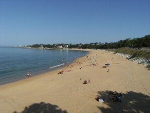 Beach nearby, sun-loungers
