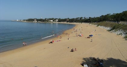 VILLA F4 (100m2) balcony, beach 300m, swimming pool, WIFI billiards table soccer