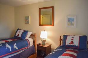 3 bedrooms, free WiFi - Charming, well appointed home has hardwood floors and ceiling fans throughout (West Harwich)