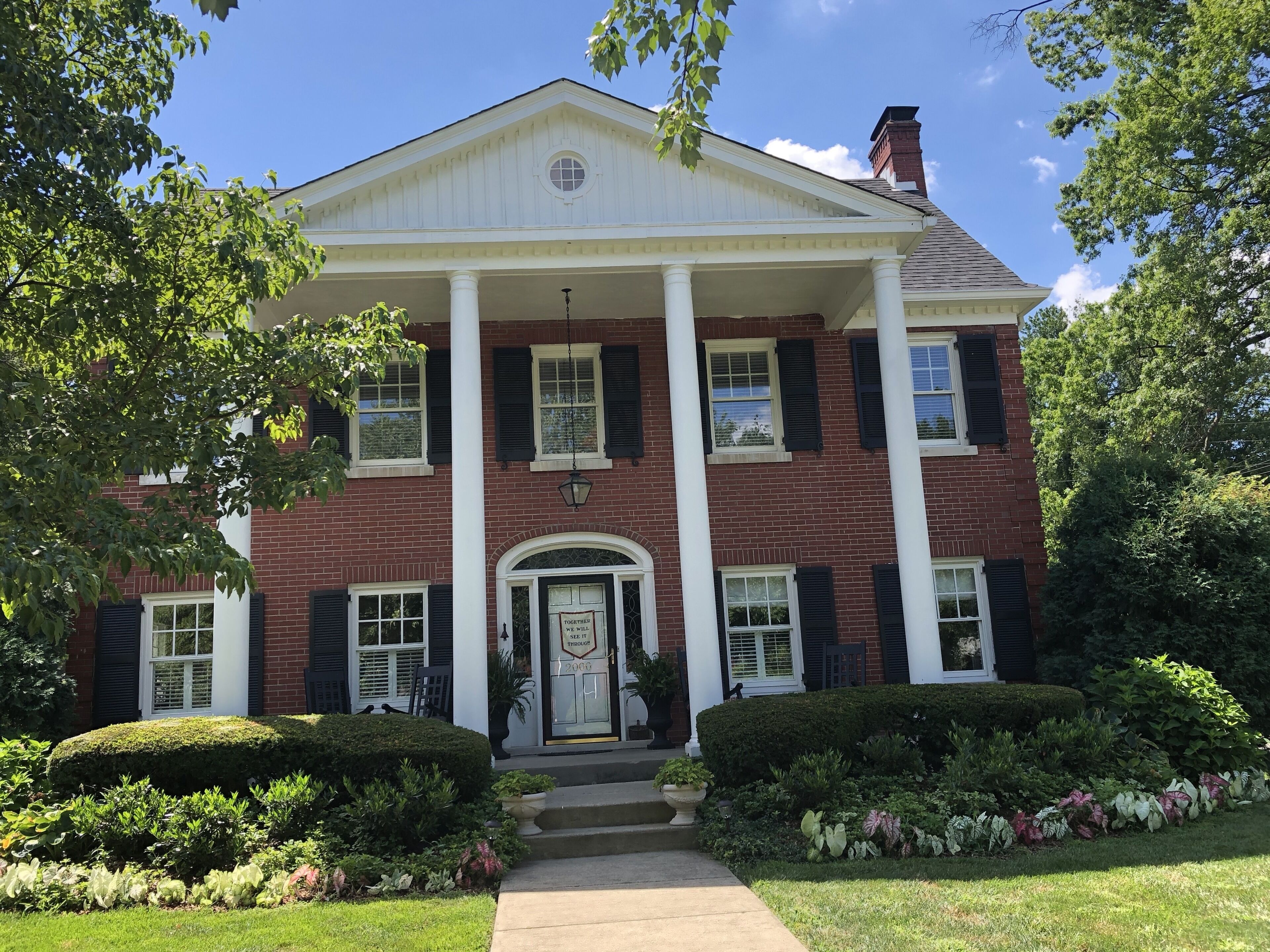 Kentucky at its best! Historical meets modern amenities!