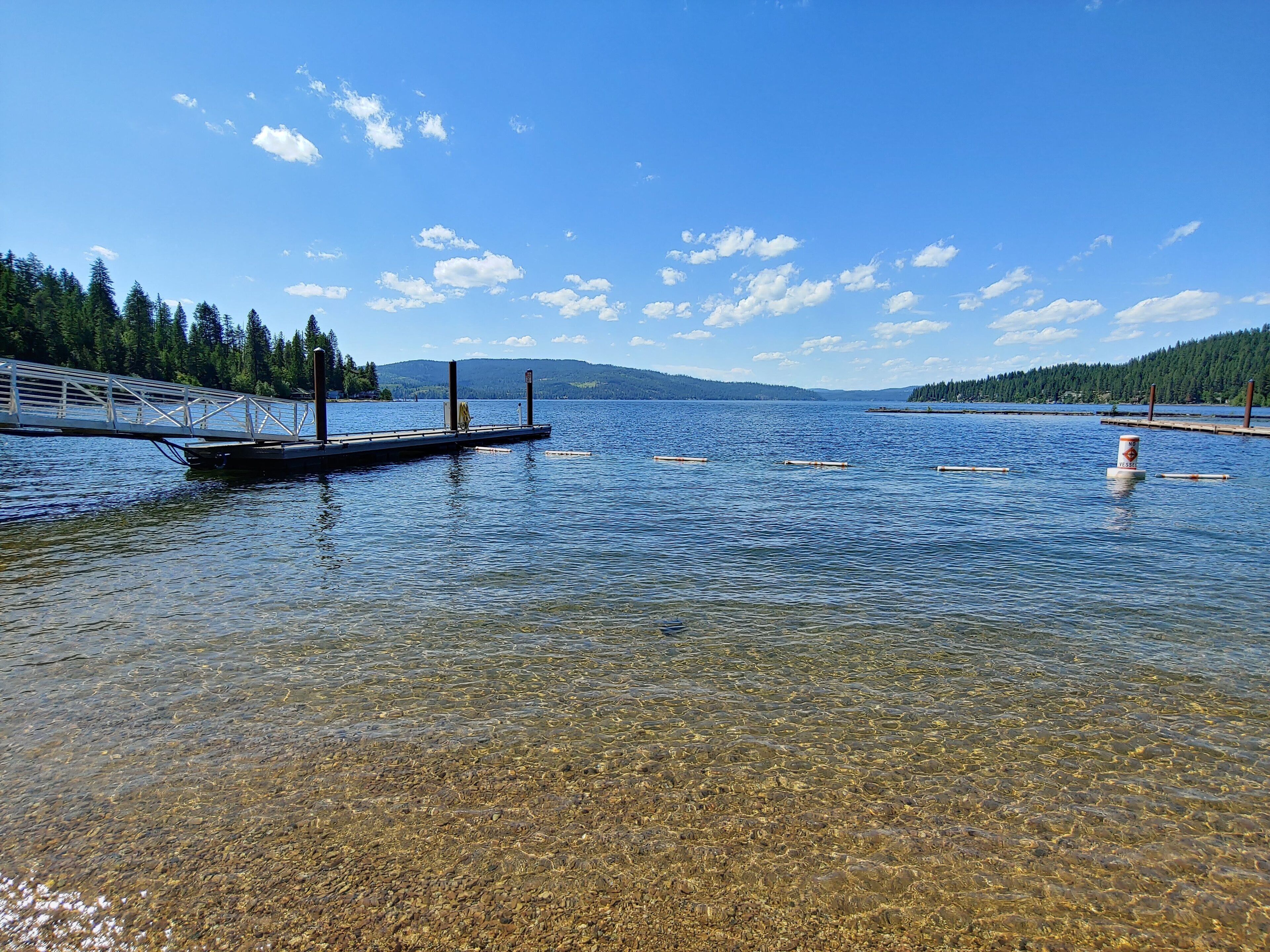 Beach nearby, sun-loungers, beach towels