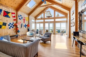 TV, books - Oceanfront five bedroom home with access to shared/private beach (Dennis Port)