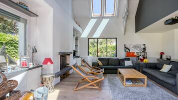 TV, fireplace, DVD player, stereo