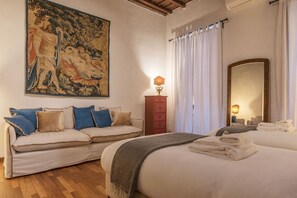 2 chambres, fer et planche à repasser, Wi-Fi, draps fournis