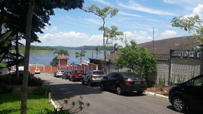 Property grounds - HOUSE FOR RENT IN GATED COMMUNITY WITH LOTS OF GREENERY (Parque do Castelo)