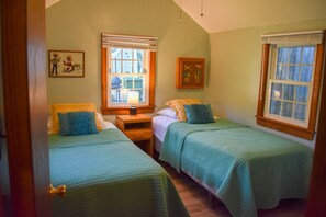 2 bedrooms, iron/ironing board, free WiFi