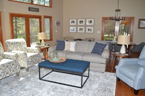 TV, fireplace, DVD player, ping pong - Rally Sturgis For Rent - Beautiful mountain getaway (Spearfish)