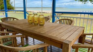 Outdoor dining - Burrum Beach House-Waterfront-Private Jetty-2BR (Burrum Heads)