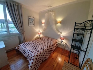 Decoración personalizada, muebles diferentes y wifi gratis