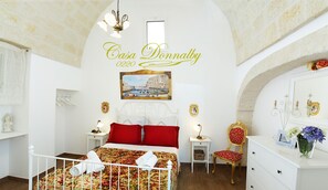 2 bedrooms, desk, iron/ironing board, free WiFi - Casa Donnalby is located in the city center  (Monopoli)