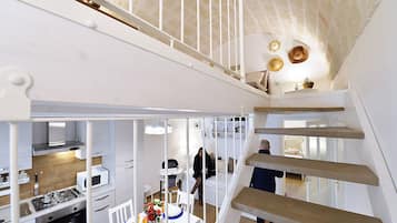 Frigorifero, microonde, forno, piano cottura