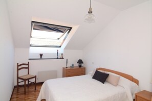 2 slaapkamers, een strijkplank/strijkijzer, wifi, beddengoed
