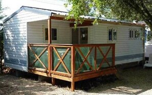 Comfort Mobile Home (2) | Blackout drapes, cribs (surcharge), rollaway beds (surcharge) - Camping Le Panoramic (Payrac)