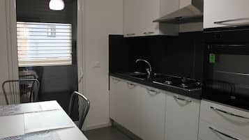 Apartment, 2 Schlafzimmer, Balkon, Meerblick | Eigene Küche