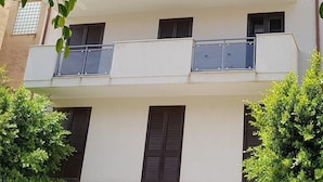 A multi-story building with balconies and windows. - B&B Al Porticciolo (Marsala)