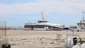 A ferry docked at a port with a clear sky. - B&B Al Porticciolo (Marsala)