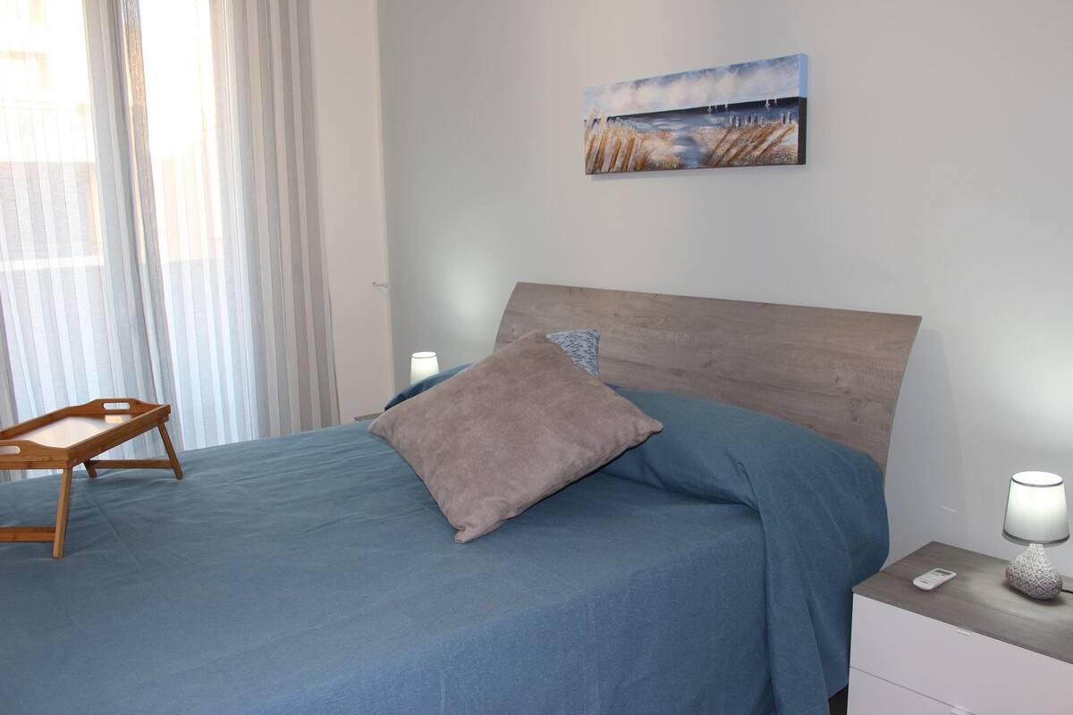 Apartamento, 2 quartos, sacada, vista para o mar | Frigobar, escrivaninha, quartos à prova de som, berços grátis