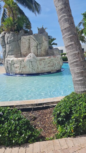 Pool - Tr Luxury Beach Resort by FMM (Sunny Isles Beach)