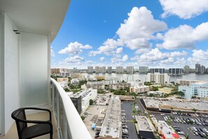 Junior Studio Suite, 1 King Bed with Sofa bed, Kitchenette | Terrace/patio