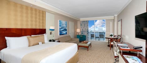 Junior Studio Suite, 1 King Bed with Sofa bed, Kitchenette | Down comforters, in-room safe, desk, laptop workspace