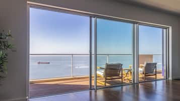 Panoramic Apartment, 3 Bedrooms, Balcony | Terrace/patio