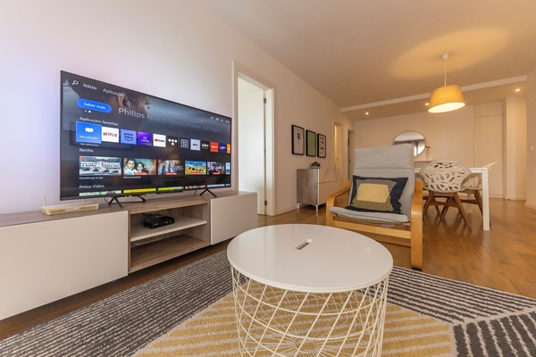 Apartament, 1 dormitori, vistes a la ciutat | Sala d'estar | Televisor de pantalla plana