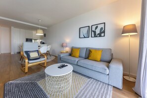 Apartment, 1 Bedroom, Sea View | Living area | Flat-screen TV - Xenon urban apartments (Maputo)
