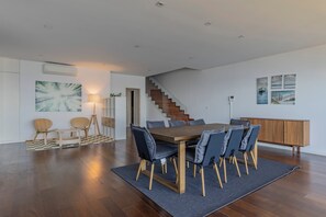 Panoramic Apartment, 3 Bedrooms, Balcony | Dining room - Xenon urban apartments (Maputo)