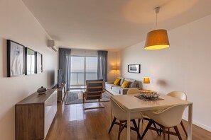 Premium bedding, individually decorated, individually furnished, desk - Xenon urban apartments (Maputo)